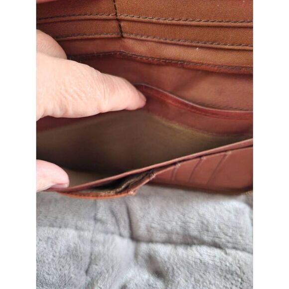 Fossil Brown Leather full zip long wallet. Normal signs of ware see pictures - Picture 10 of 10
